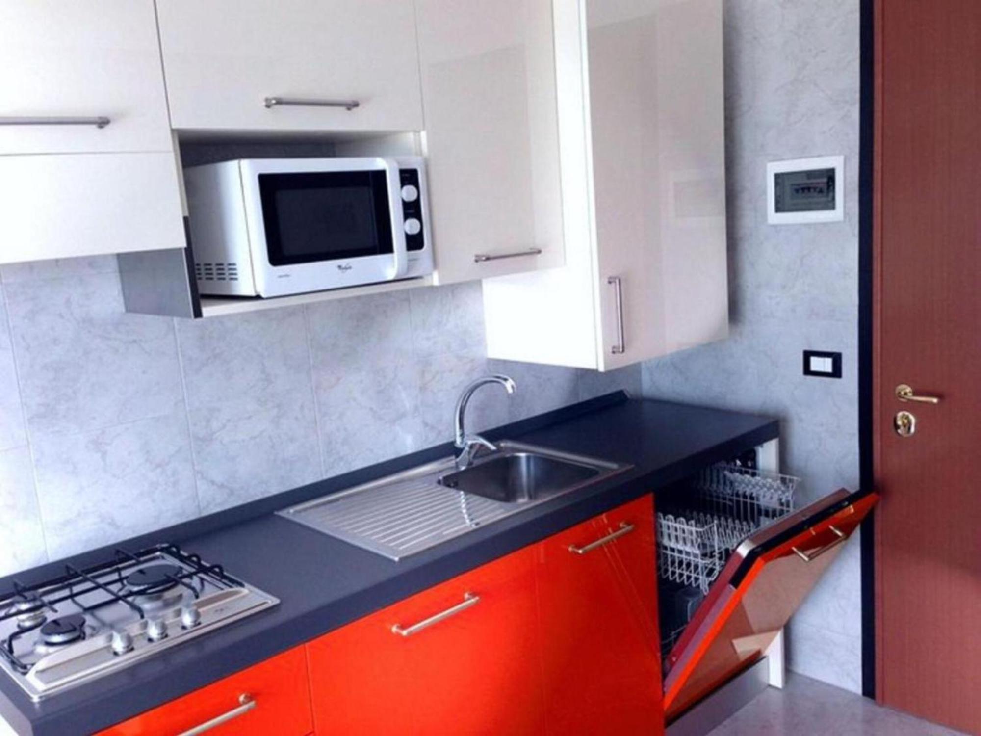 Comfortable Flat On The Floor- Beahost
